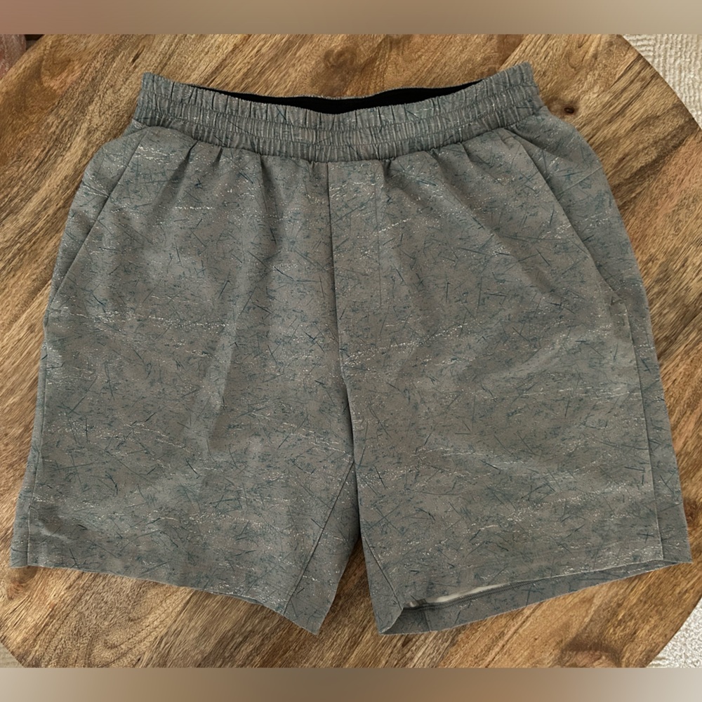 Lululemon Men’s Pace Breaker Shorts Sz S